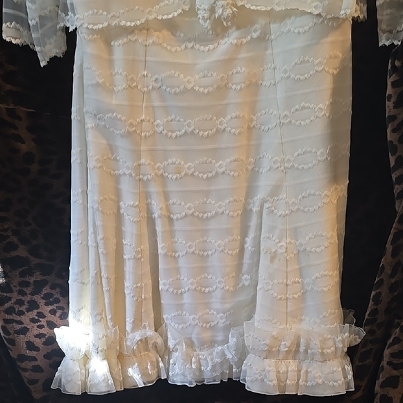 Elegant White Lace Dress - Picture 8 of 15